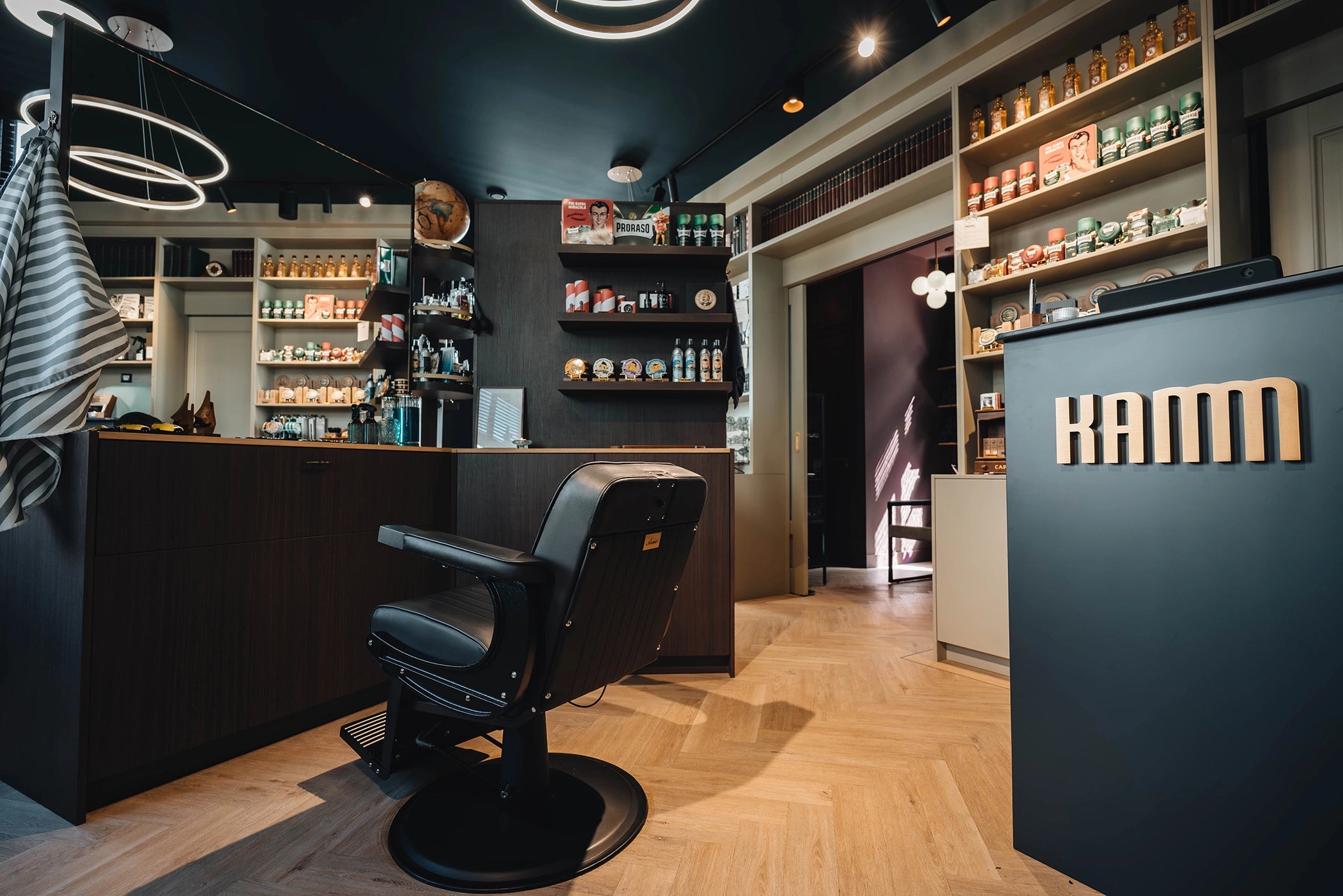 Over KAMM Barbershop